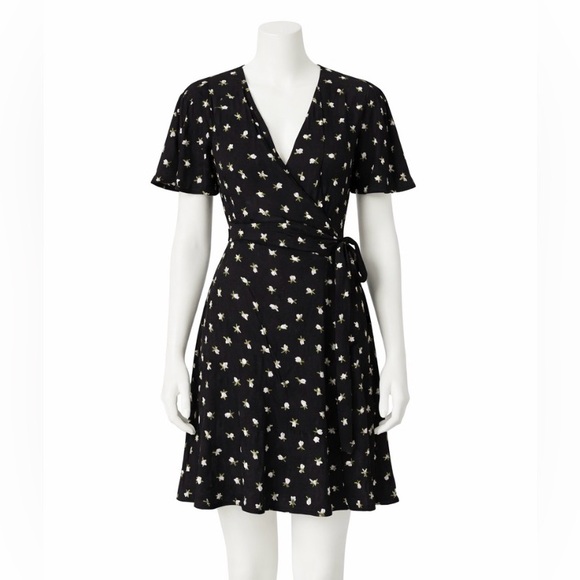 Jill Stuart Dresses & Skirts - JILL STUART Black Floral V-Neck Mini Dress Size 2 Ruffled Sheath $318 Designer